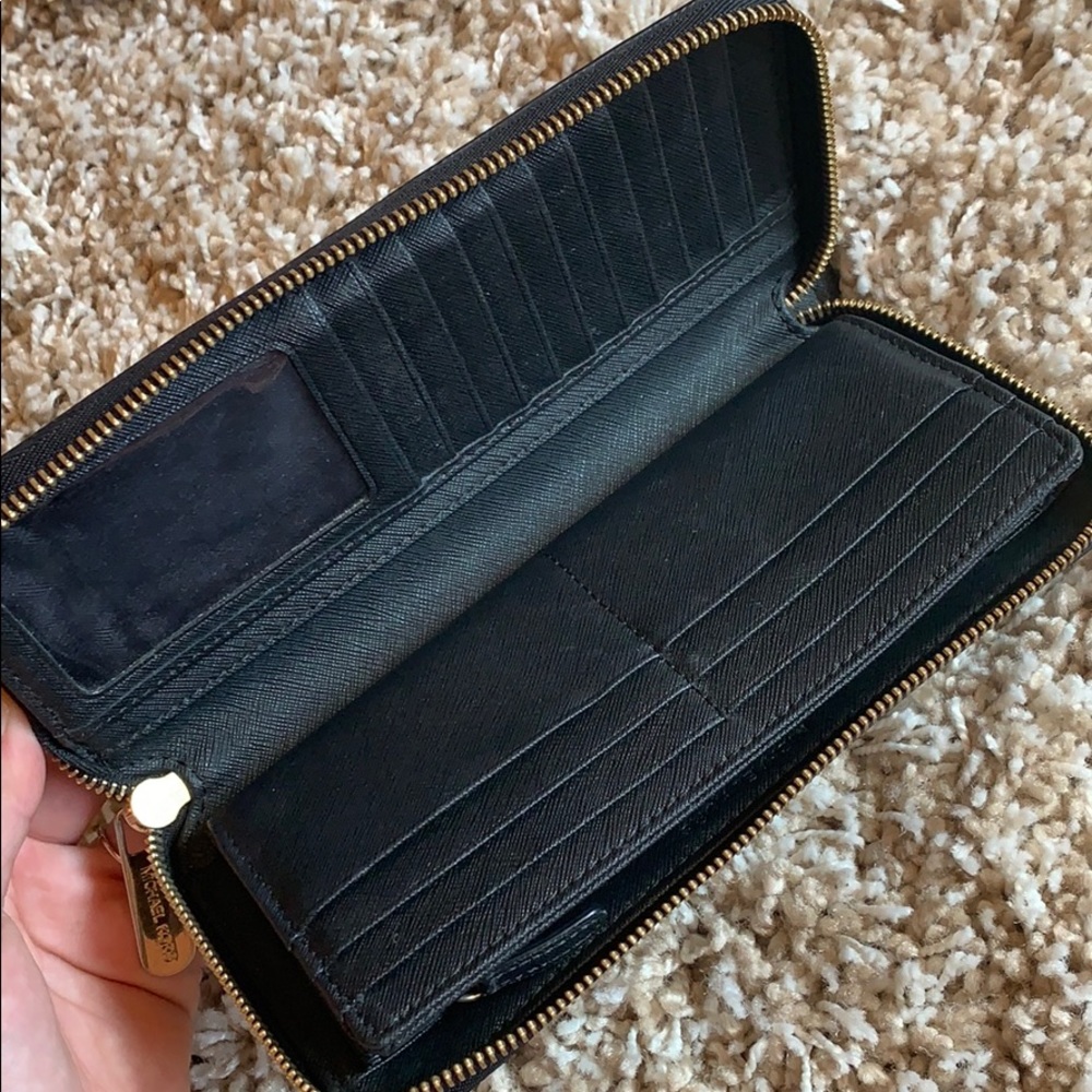 Micheal Kors jet set wallet - Picture 3 of 8
